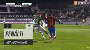 O penálti cometido por Fresneda que colocou o Olivais e Moscavide a vencer o Sporting