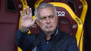 Mourinho: «Não sei por que fui expulso, fiz dois gestos para o banco do Monza...»