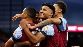 Aston Villa goleia West Ham no único jogo do dia na Premier League