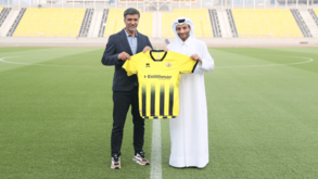 Hélio Sousa vence na estreia pelo Qatar SC