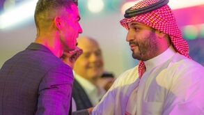 Cristiano Ronaldo com Infantino e o príncipe saudita no lançamento do Mundial de eSports