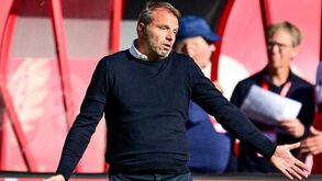 Ajax anuncia saída do treinador Maurice Steijn