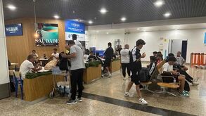 A comitiva no aeroporto, esta segunda-feira