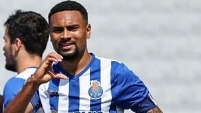 Jogador do FC Porto B troca de camisolas com... Vinícius Júnior
