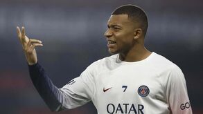 Mãe revela que Mbappé era apaixonado pelo Milan: «Se perdessem até atirava o comando contra a TV»