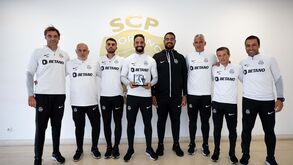 Rúben Amorim recebe prémio de treinador de setembro: «Espero voltar a ganhar no próximo mês»