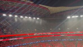 Mais de 3 mil adeptos da Real Sociedad em euforia durante o aquecimento na Luz