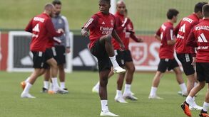 O desaparecimento de Florentino e as 5 duplas testadas: O que mudou no meio-campo do Benfica