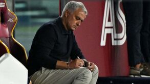 Mourinho sobre a expulsão contra o Monza: «Há dois pesos e duas medidas contra mim»