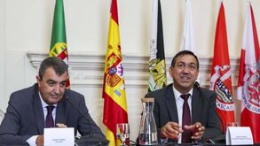 O diretor da Vuelta, Javier Guillen, e o presidente da FPC, Delmino Pereira