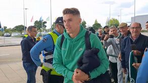 Muito apoio e 'loucura' com Gyökeres: Sporting já partiu para a Polónia