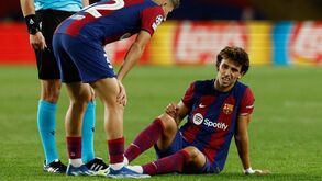 Alarme em Barcelona: João Félix deixa jogo com Shakhtar com muitas queixas