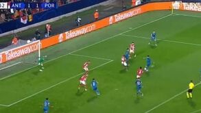 Está completada a reviravolta: Eustáquio deixa o FC Porto na frente com um remate colocado