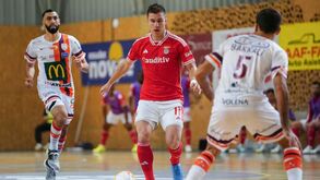 Benfica-Etoile Lavalloise, 2-2: águia acorda tarde