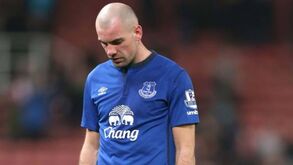 Ex-médio do Man. United e a dependência de comprimidos para dormir: «Tomava 12 a 14 por dia»