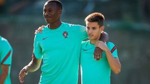 Português Tiago Djaló associado a trio italiano... e ao Barcelona