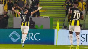 Benzema marca e assiste e impede derrota do Al Ittihad diante do penúltimo