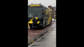 Ingleses não perdoam: Dortmund estacionou autocarro onde não devia e acabou multado
