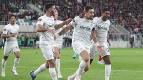 Coates persegue Lúcio Soares