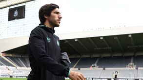 Newcastle em negociações para reduzir salário de Tonali durante suspensão por apostas ilegais