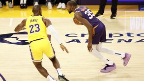 Lakers vencem Phoenix Suns no reencontro de LeBron James e Kevin Durant