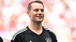 Neuer prepara-se para regressar à baliza do Bayern quase um ano depois de grave lesão