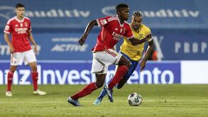 «João Neves não pode andar a tapar buracos»: analistas 'pedem' Florentino no onze do Benfica