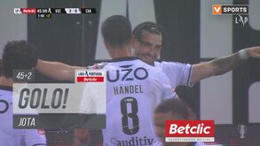 Vitória aproveitou má reposição de bola do Chaves e Jota Silva fez assim o 3-0