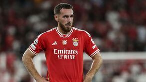 Bah e Kökçü vão parar 3 semanas e desfalcam Benfica diante do Sporting