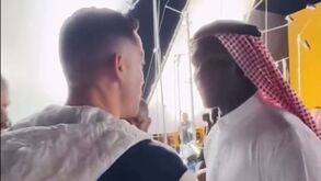 O momento de Cristiano Ronaldo com Israel Adesanya que está a ser elogiado no universo do MMA