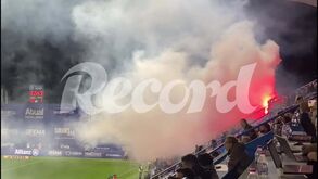 Chuva de tochas provocou interrupção do Vizela-FC Porto