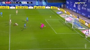 Vizela-FC Porto: O falhanço de Samu na cara de Diogo Costa após erro de David Carmo