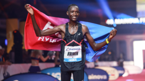 Maratona de Frankfurt com tempos rápidos apesar da chuva