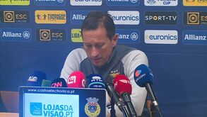 Benfica em 3x4x3 e com João Neves na ala direita: Schmidt justificou assim a mudança de sistema