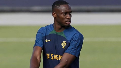 Jogador de apenas 15 anos já fez a estreia pela seleção de Senegal