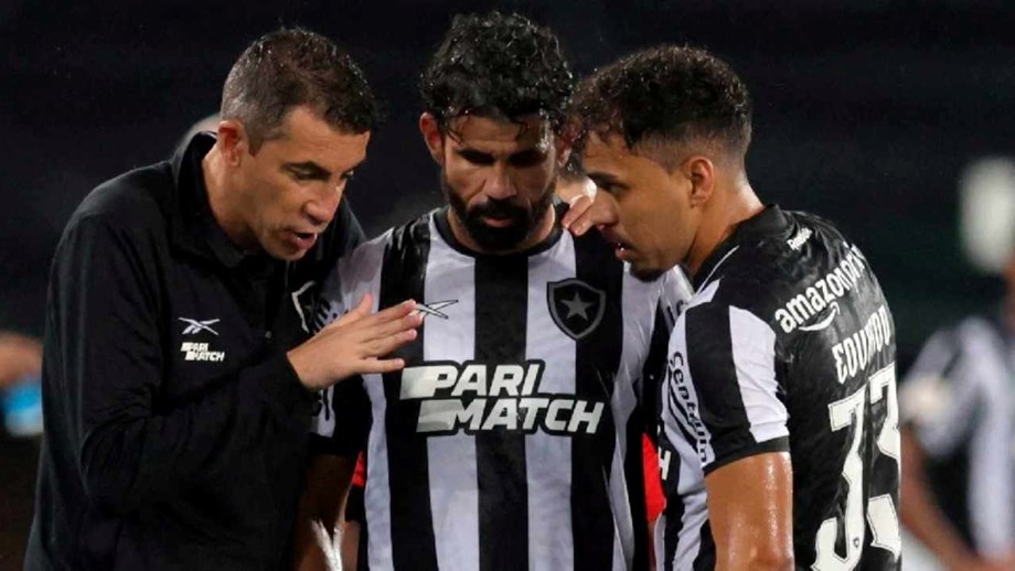 Jornalista analisa situação de Lage no Botafogo: «Adeptos, jogadores e técnico têm de entender-se»