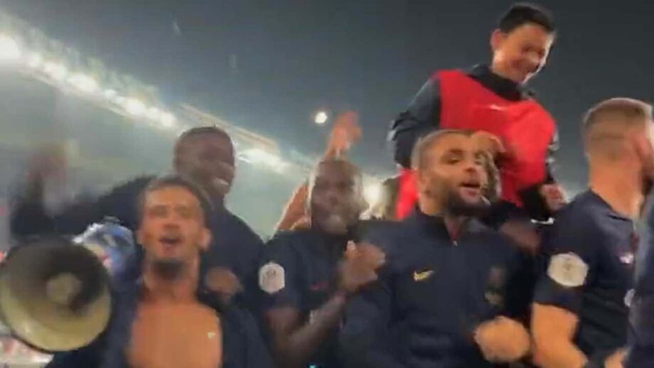 Momento aconteceu durante os festejos da goleada por 4-0 frente ao Marselha