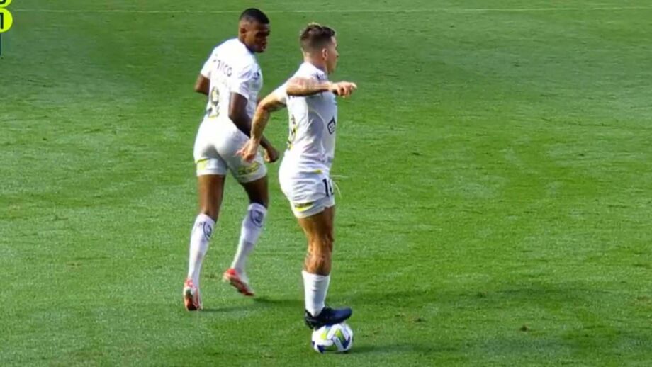 Santos acabou por vencer o jogo que ficou marcado pela confusão