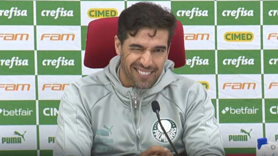 Treinador reage com boa disposição 