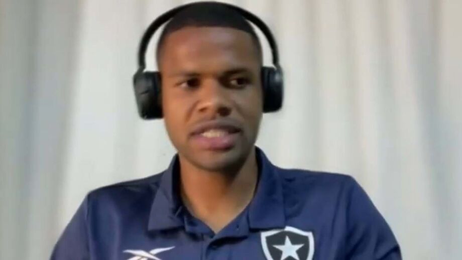 Júnior Santos recorda jogo com o Goiás, o último do treinador português à frente do Fogão