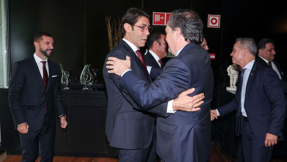 Rui Costa e o presidente da Real Sociedad, Jokin Aperribay