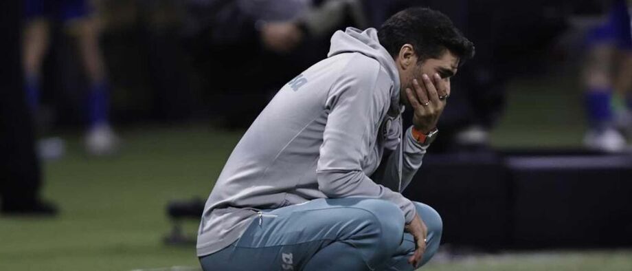 Eliminação 'quentinha' do Palmeiras: o alvo Abel e acusações de racismo