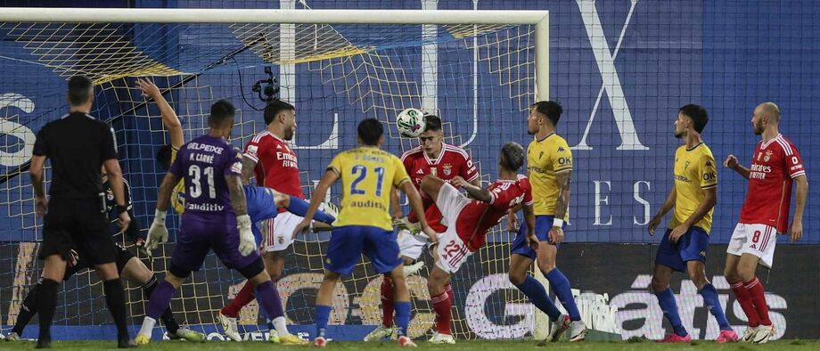 A crónica do Estoril-Benfica, 0-1: Santo António veio fora de horas