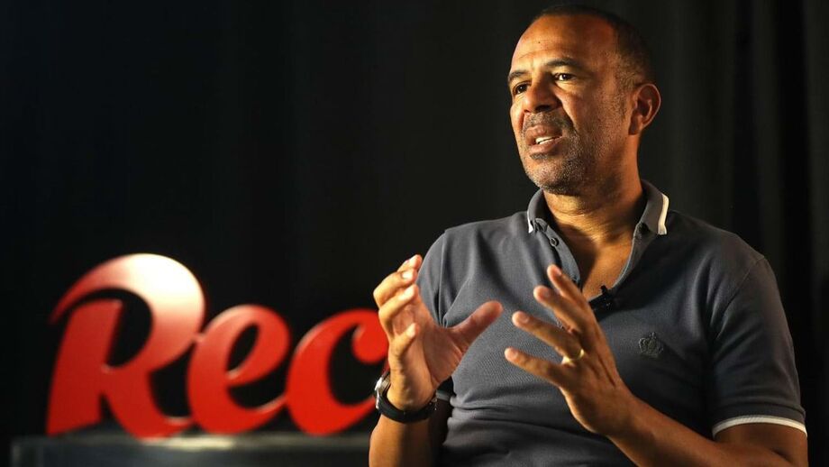 Costinha: «Implicavam comigo por não ter curso, pelo Lamborghini ou por usar fato»