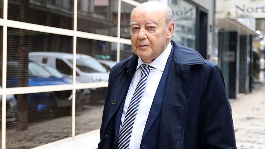 Pinto da Costa à entrada do Tribunal do Bolhão, no Porto,