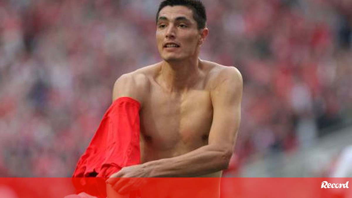Cardoso and the day he was left without a shirt during the Luz match: “I was waiting for the wardrobe…” – Benfica