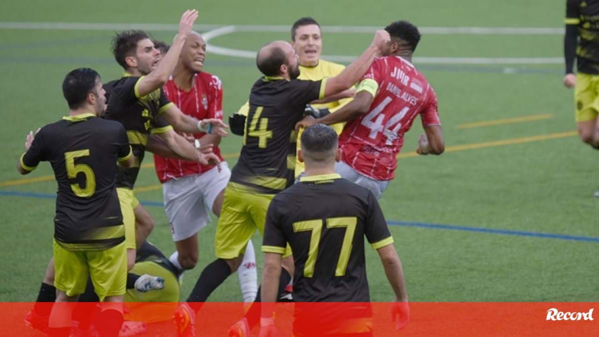 Cabreiros-AD Oliveirense: Match Interrupted in 75th Minute with 0-0 Score, Scenes of Fighting Between Players