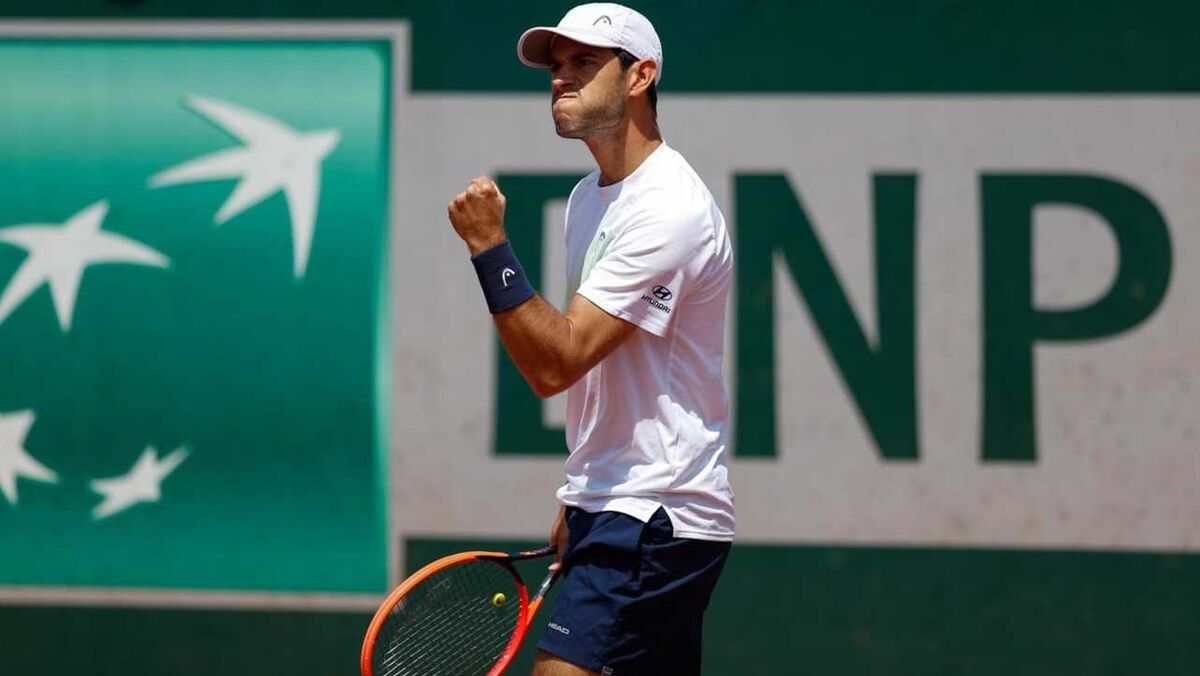 Carlos Alcaraz vence Andrey Rublev e se mantém vivo no ATP Finals