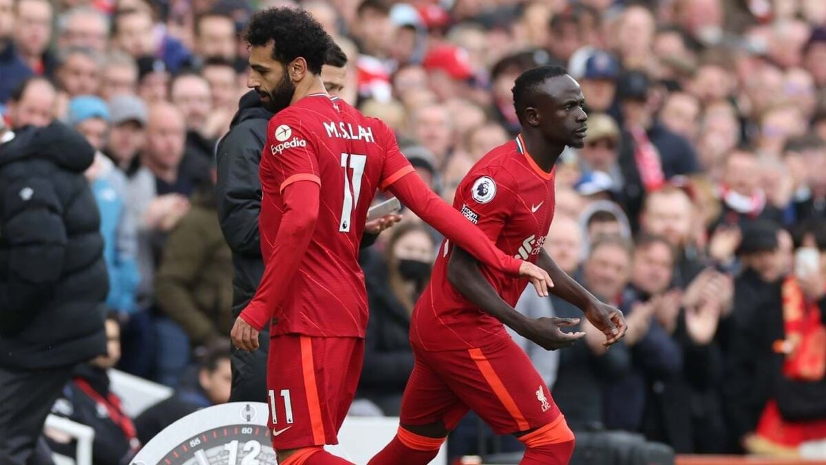 Porque Salah e Mané brigaram? Firmino conta tudo em livro