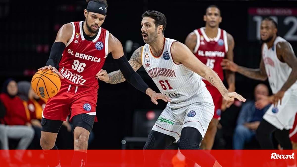 Benfica garante apuramento inédito para a Liga dos Campeões de basquetebol  - SIC Notícias